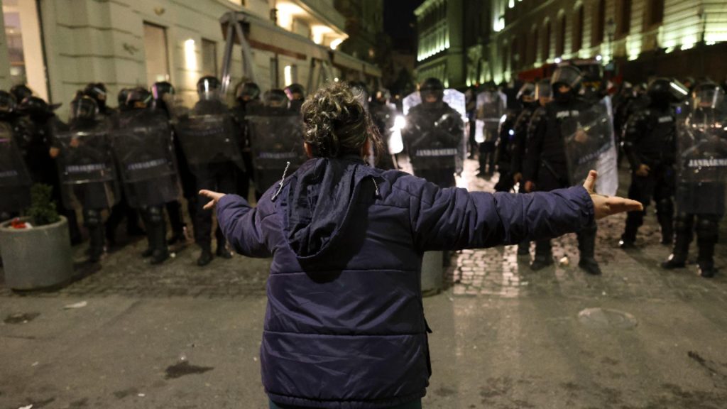 Trei dintre protestatarii implicați în violențele de la BEC, reținuți de procurori