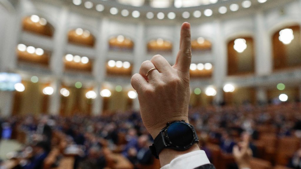Sebastian Burduja a scăpat, de data asta! Senatul a respins moţiunea simplă împotriva ministrului Energiei
