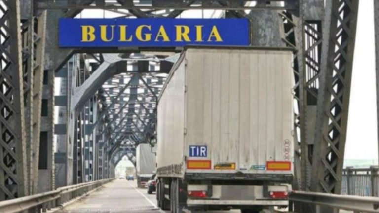 Traficul pe Podul Prieteniei a fost reluat. Se circulă pe o singură bandă, în sistem semaforizat