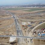 Ultimul “hop” al autostrăzii A0 Sud Lot 3 a fost depășit: AKTOR a finalizat instalarea grinzilor la pasajul Țegheș - FOTO