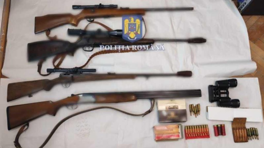 O adevărată colecție de arme letale, descoperită la o femeie din Lugoj. Polițiștii au rămas uimiți