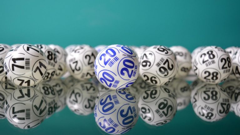 Rezultatele LOTO de joi, 13 februarie martie - Numerele câștigătoare care îi fac fericiți pe norocoși