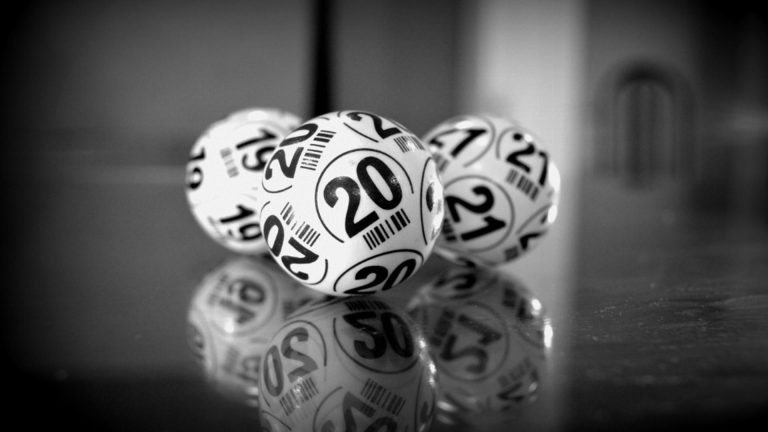 Loto 6/49. Report de peste 5 milioane de euro la categoria I. Sume uriașe puse în jos și la celelalte categorii