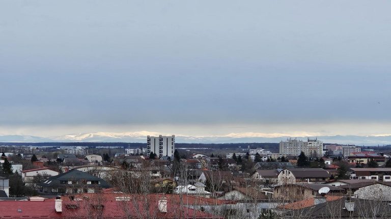 Fenomen spectaculos în București. S-au văzut Munții Carpați, val de fotografii pe rețelele de socializare - GALERIE