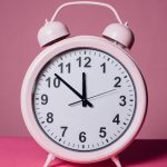 Când trecem la ora de vară 2025. Cum ne afectează acest lucru