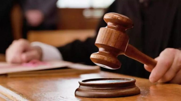 Cum se scuză un  judecător CCR pentru notele mici din facultate. La licență, la Drept Penal, a luat 5!