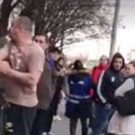 Controlor STB, bătut măr într-un tramvai. Bărbatul a ajuns la spital cu nasul fracturat