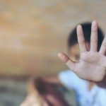 Bărbat din Olt, suspectat că și-ar fi agresat fiul în vârstă de 5 ani. Poliția a intrat pe fir și a deschis un dosar penal