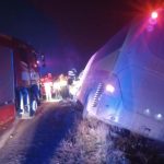 Accident de autobuz în județul Timiș. Şoferul şi 7 pasageri au fost răniţi - FOTO