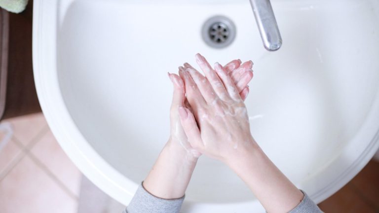 Greșeala colosală pe care o faci atunci când te speli pe mâni. Este un adevărat pericol pentru sănătate