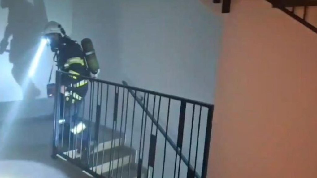 Panică într-un bloc din Timișoara. Zeci de persoane au fost evacuate, după ce un incendiu a izbucnit la subsol