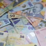 Un bărbat a fost luat în VIZOR de autorități după ce i-a trimis sute de mii de lei, în numerar, fiicei sale. Legea îi cere să demonstreze proveniența banilor