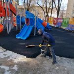 Continuă acțiunile de modernizare a locurilor de joacă din Sectorul 4