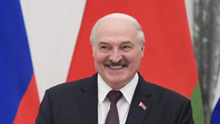 Aleksandr Lukaşenko a depus marţi jurământul, fiind învestit pentru cel de-al şaptelea mandat de președinte al Belarusului