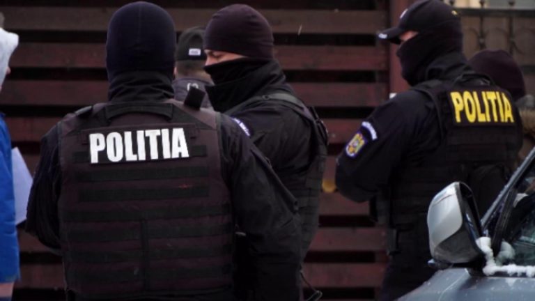 Conflict uriaș într-o comună din jud. Vrancea: zeci de polițiști și mascați au fost mobilizați. 8 persoane, duse la audieri