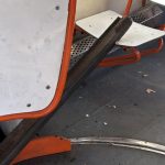 Incident șocant. O bucată de șină a străpuns ca o ȚEAPĂ podeaua unui tramvai de pe linia 16 din București - FOTO