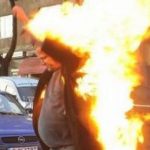 Un bărbat și-a dat foc, din greșeală. A vrut să-și aprindă țigara, dar a uitat că avea sticla de spirt în mână