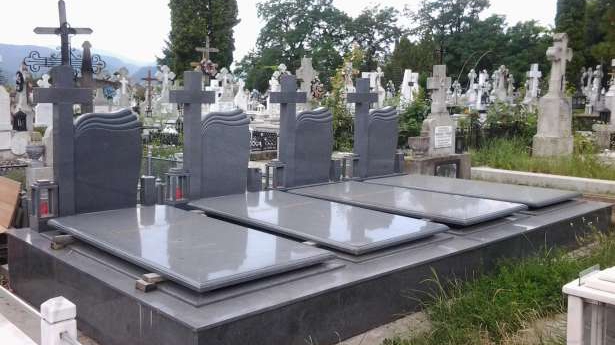 Au apărut înșelătoriile prin care escrocii se dau preoți și promit cavouri-monument. Un bătrân a căzut victimă și a pierdut o sumă imensă