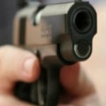 Bărbat, reţinut după ce a ameninţat cu un pistol un client dintr-un restaurat din Capitală! În trecut, bărbatul ar fi lucrat ca agent de securitate