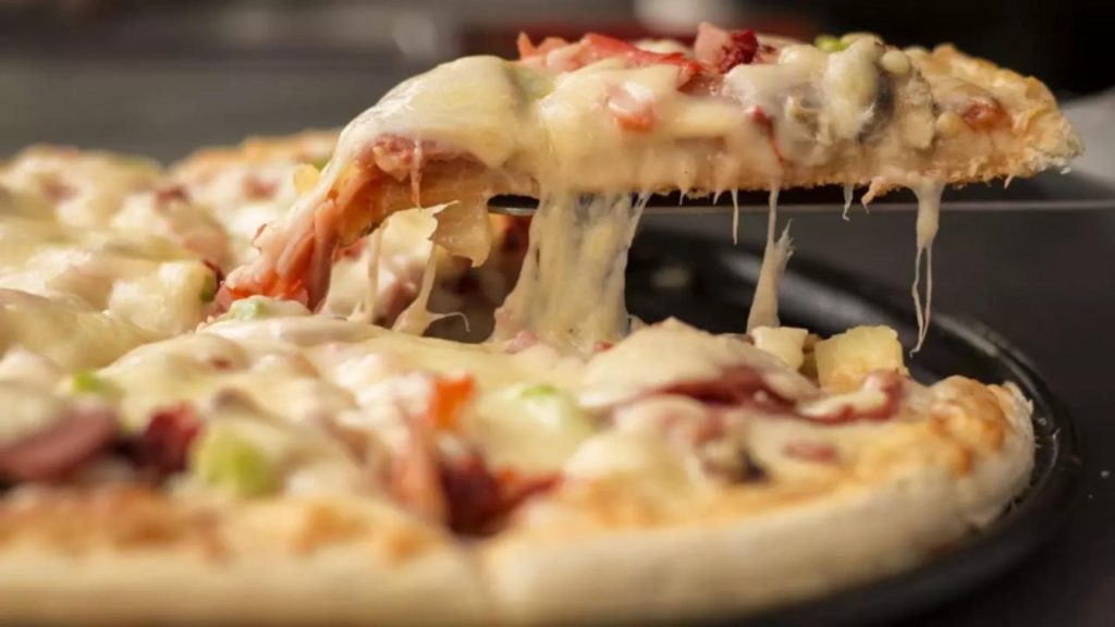 Cel mai bun aluat de pizza cu doar două ingrediente. Gata în 3-4 minute, va încânta orice gurmand prin frăgezimea sa