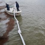 Poluare pe Dunăre, în zona portului Drobeta Turnu Severin. Autoritățile au dat alerta
