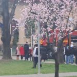 Panică într-o școală din Târgu Jiu. 150 de persoane s-au autoevacuat după ce un incendiu a cuprins acoperișul