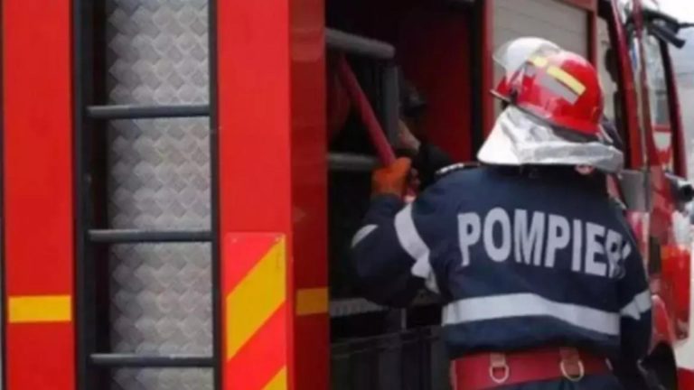 Tragedie în Hunedoara! O femeie a murit intoxicată cu fum, după un incendiu izbucnit la locuinţa ei