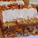 Prăjitură cu mere și scorțișoară, fără zahăr. Ușor de preparat, săracă în calorii, dar demențială la gust