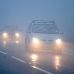 Cod GALBEN de ceață densă în două județe din nordul țării, vineri dimineață. Vizibilitatea pe șosele - sub 50 de metri. Care sunt localitățile afectate