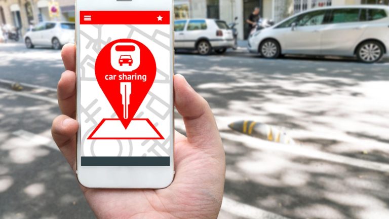Peste 3 milioane de lei pagubă la buget, făcută de o firmă de ridesharing din București. Șoferii, angajați FĂRĂ acte: compania NU plătea nici contribuțiile la stat
