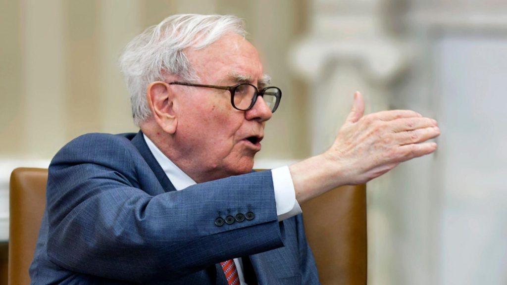  Warren Buffet critică creșterea tarifelor anunţate de Trump: „Sunt într-o anumită măsură, un act de război”