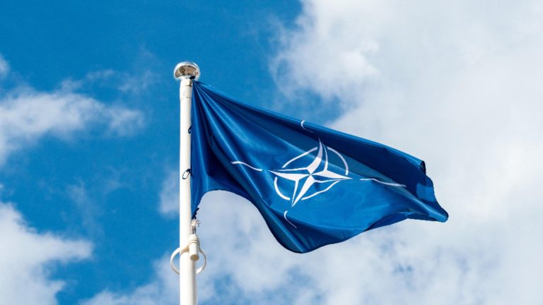 O delegație NATO ajunge la Chișinău. Discuții cruciale cu Maia Sandu, dar și cu miniștrii și parlamentari din Republica Moldova