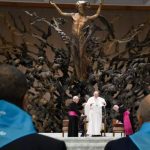 Șarpele de la Vatican. Iluzia optică înspăimântătoare pe care unii o văd în spatele Papei- FOTO
