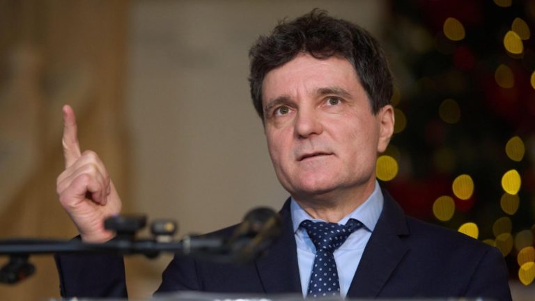 Tupeu maxim al lui Nicușor Dan: edilul Capitalei susține că este finanțat de oameni. Acesta așteaptă donații și de la oameni de afaceri