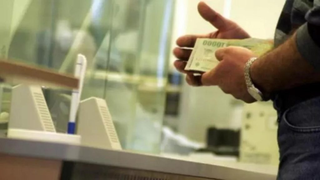 Românii încă au bani să pună și „pentru zile negre”. Au crescut depozitele populației la bănci, în februarie