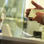 Românii încă au bani să pună și „pentru zile negre”. Au crescut depozitele populației la bănci, în februarie
