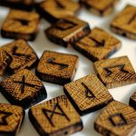 Etalarea runelor: joi, 27 martie 2025. Sfaturile universului pentru toate zodiile