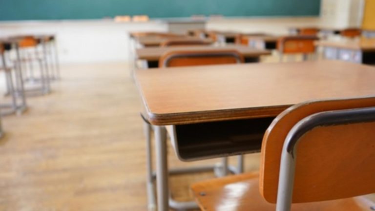 Profesor de liceu, arestat pentru agresiune sexuală. Folosea limbaj cu conotații sexuale la cursuri