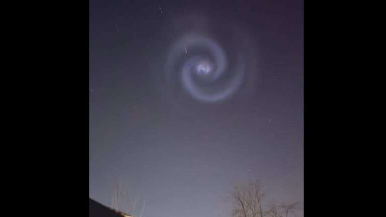 Spirale ciudate pe cerul nopții, vizibile și din România. Ce spun experții | FOTO