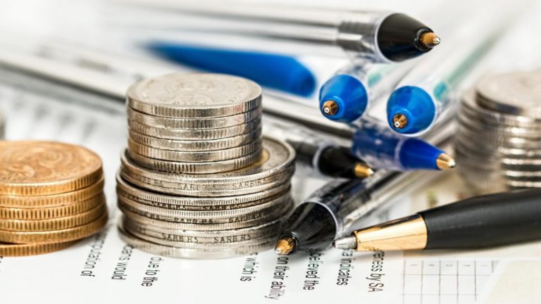Avertismentul unui economist: „Dacă nu reducem drastic cheltuielile, riscăm să încheiem 2025 cu un deficit de peste 10%, ca o ţară în război”