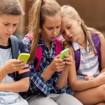 Românii, campioni la pierdut timpul pe internet! Ce îi atrage cel mai mult pe tineri