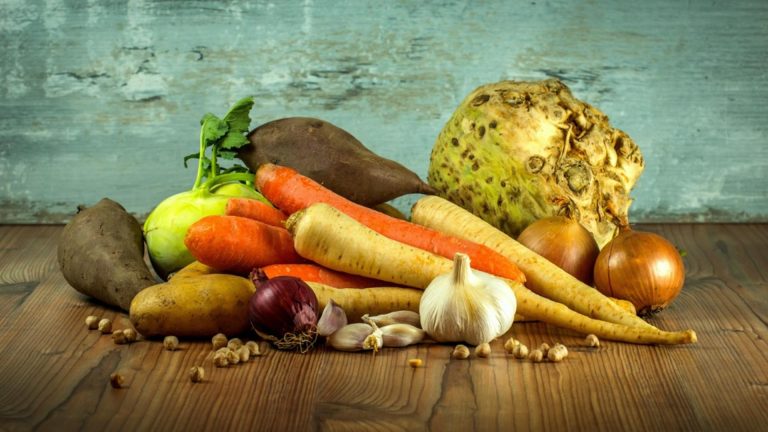 Postul Paștelui 2025: tradiții, beneficii și rețete delicioase pentru o alimentație echilibrată