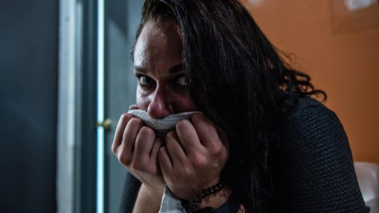De ce unii oameni miros a PEȘTE stricat? Sindromul rar care le dă bătăi de cap, mai ales femeilor
