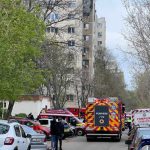 Trei persoane au fost rănite în urma unui INCENDIU produs într-un apartament situat la etajul 8 al unui bloc din Capitală