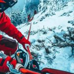 Intervenție de urgență în Cheile Bicazului: tânăr grav rănit după ce un ATV s-a răsturnat într-un pârâu