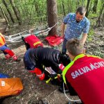 Adolescent de 14 ani, recuperat de salvamontişti după ce s-a accidentat pe un traseu de mountain bike