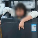 Aventură periculoasă pentru o copilă de 12 ani: s-a ascuns în mașina de spălat după o ceartă cu mama sa și a rămas blocată