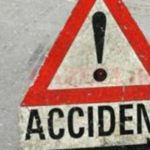 O cisternă încărcată cu adeziv s-a răsturnat parţial, într-o curbă, în județul Mureș. Trafic oprit pe DN13