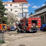 Panică într-un bloc din Suceava. Un incendiu violent a izbucnit într-un apartament situat la etajul 4
