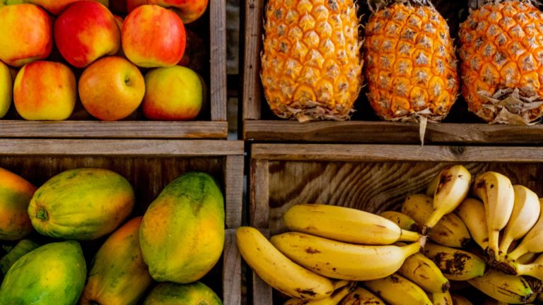 Fructul care ajută digestia. De ce NU trebuie să lipsească de pe mesele copioase de Paște